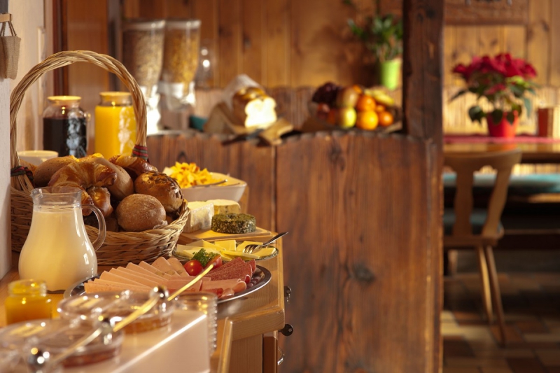 boulangerie-LE THORONET-min_breakfast_buffet_food_restaurant_meal_hotel_plate_fresh-718745